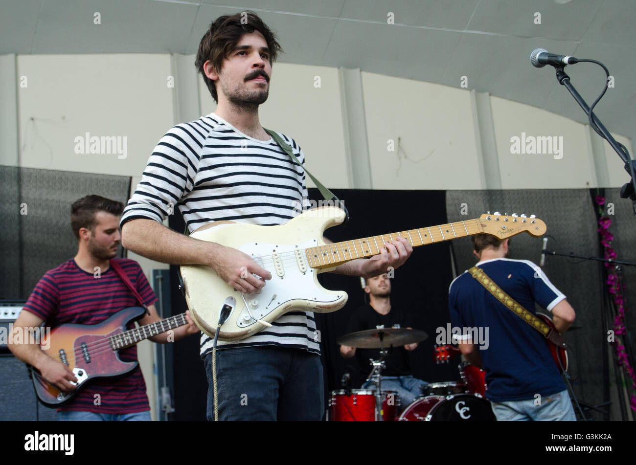 Sydney, Australia. Xvi Apr, 2016. Il Papà di hockey e di arte di dormire eseguire al 2016 Shoreshocked Music Festival che ha avuto luogo a Sydney's St Leonards Park. © Mitchell Burke/Pacific Press/Alamy Live News Foto Stock