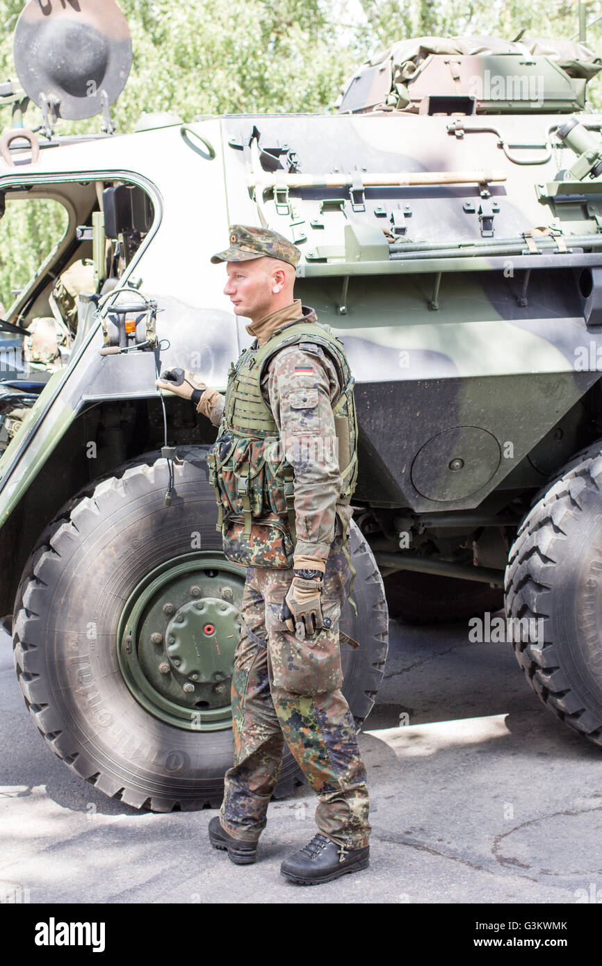 Kupiskis, Lituania - 12 Giugno 2016: attrezzature militari e soldati nel giro di Dragoon II Foto Stock