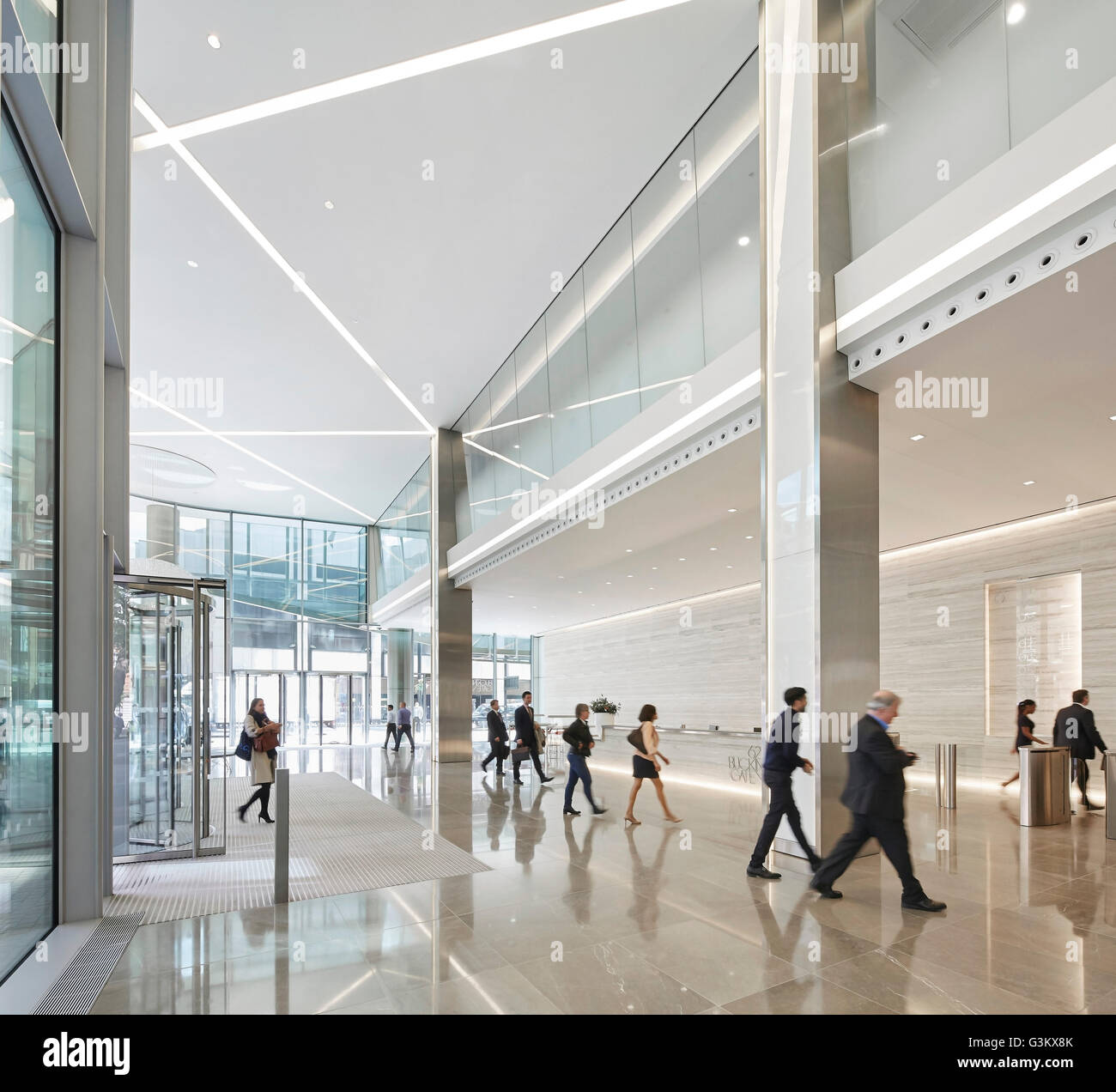 A doppia altezza, high-gloss entrata e reception dell'edificio. 62 Buckingham Gate, Londra, Regno Unito. Architetto: PCP Architetti, 2016. Foto Stock