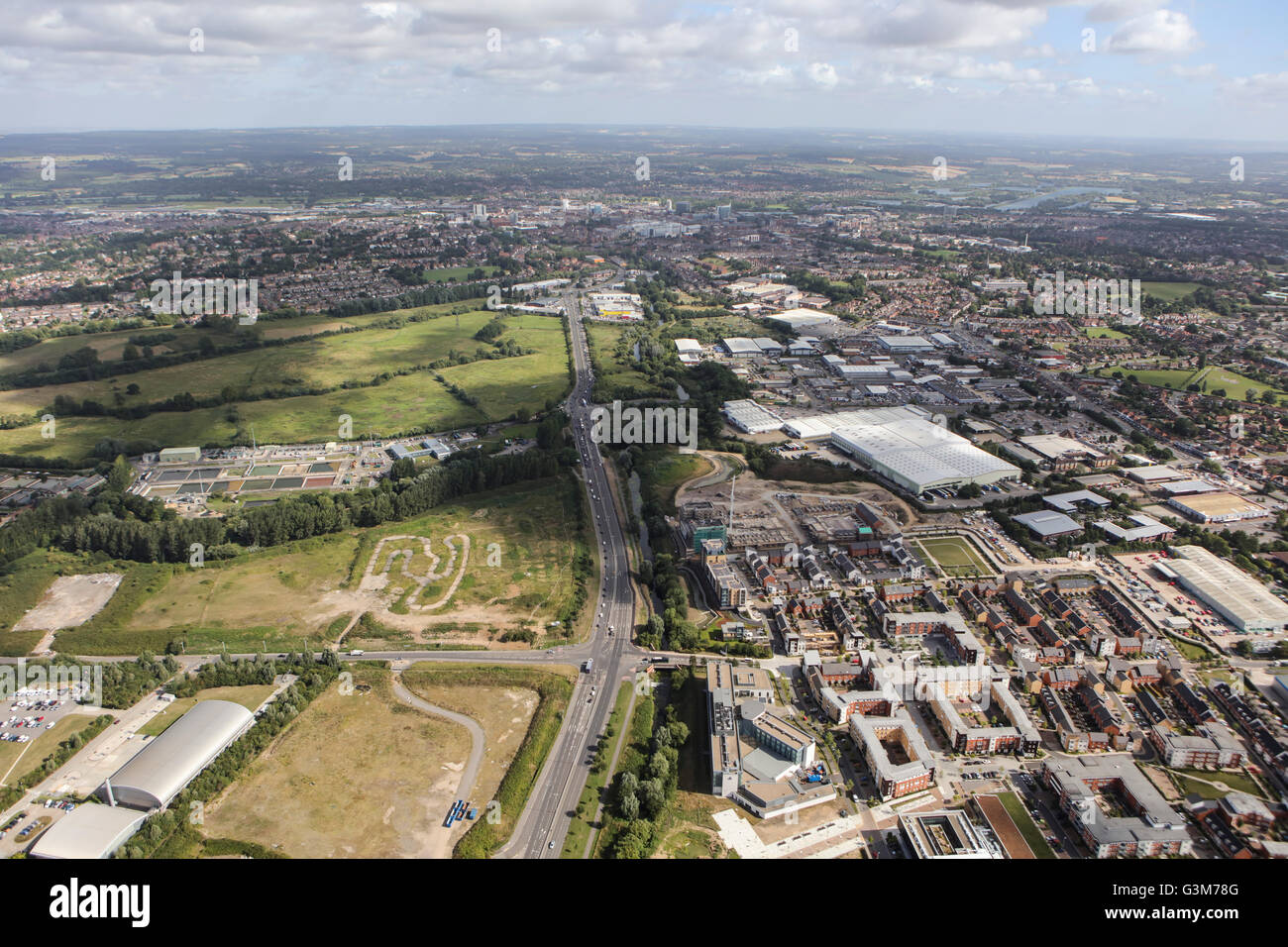Una veduta aerea del Berkshire città di lettura Foto Stock
