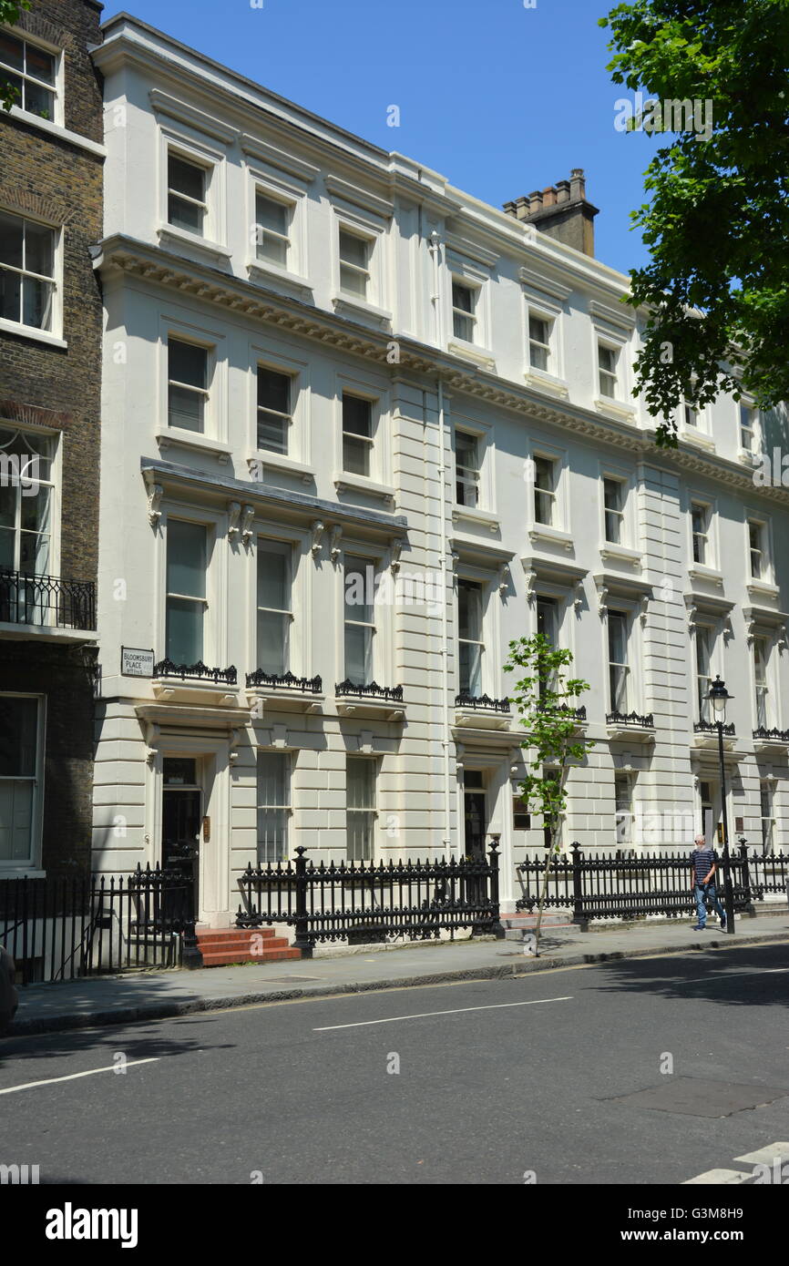 Alte case in stile georgiano situato nei pressi di Bloomsbury Square a Londra Foto Stock