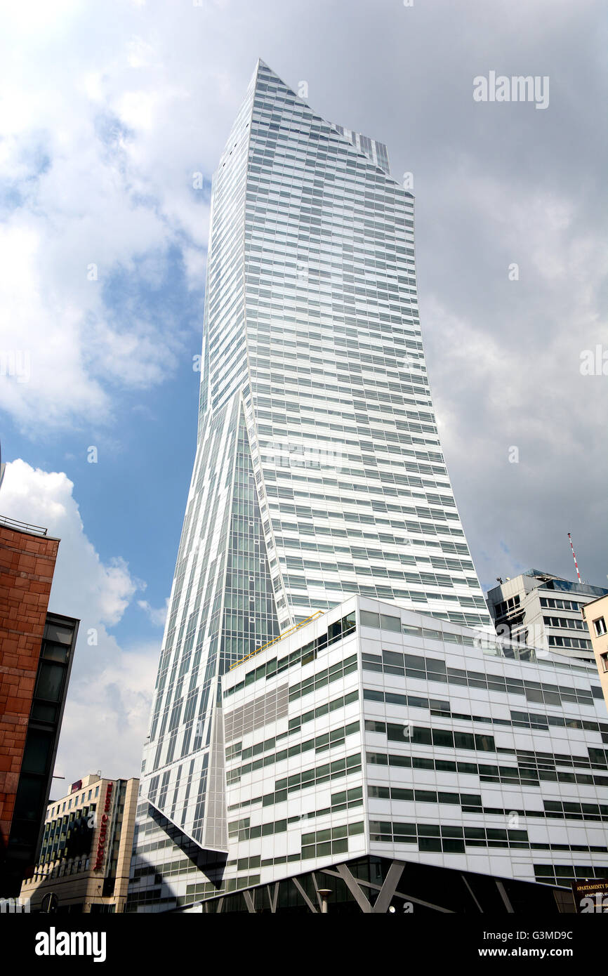 Edificio futuristico centro business Varsavia POLONIA Foto Stock