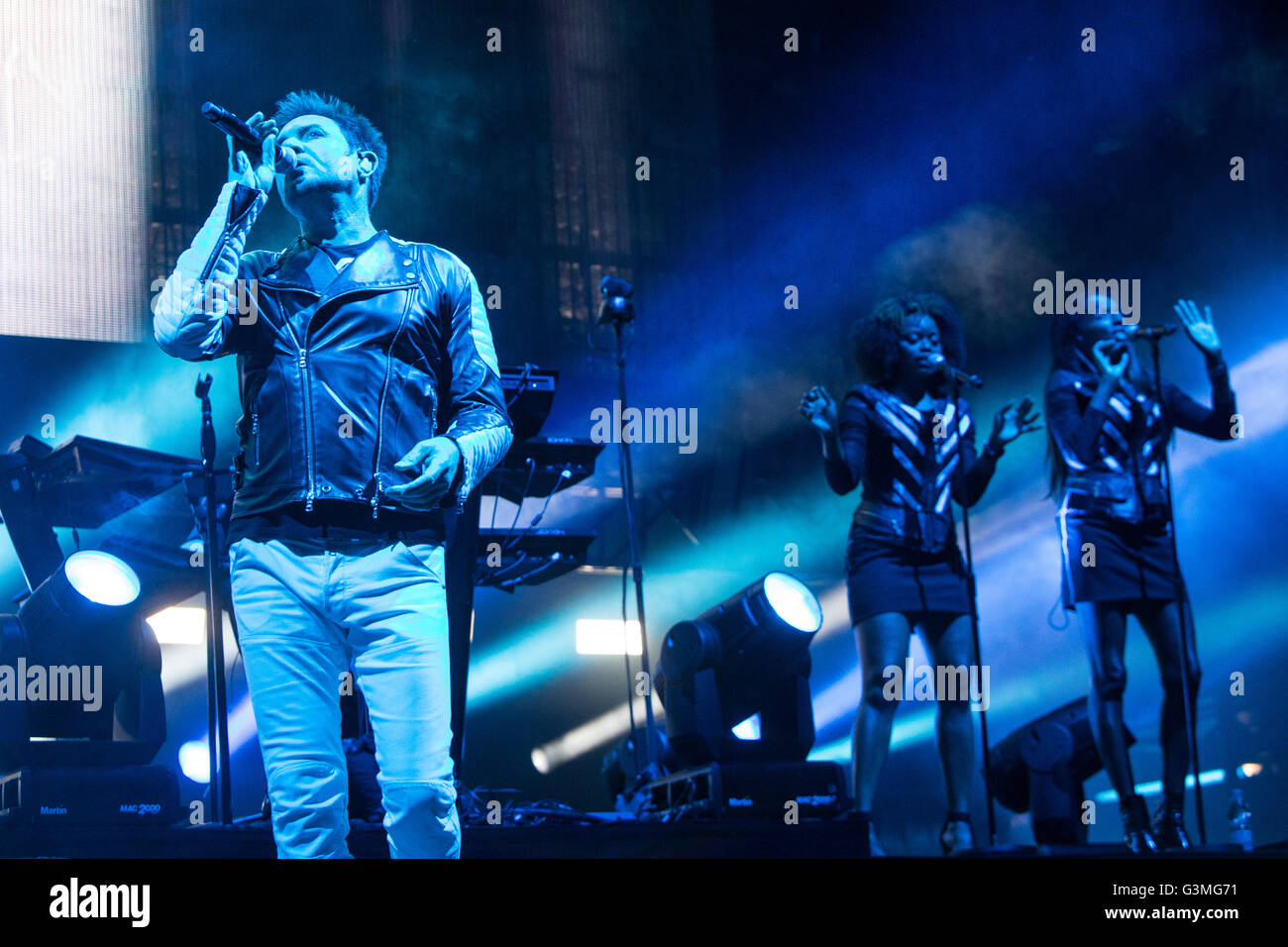 Milano Italia. Il 12 giugno 2016. La band inglese DURAN DURAN si esibisce dal vivo sul palco a Assago Arena estiva durante la "Carta dei tour' Credito: Rodolfo Sassano/Alamy Live News Foto Stock