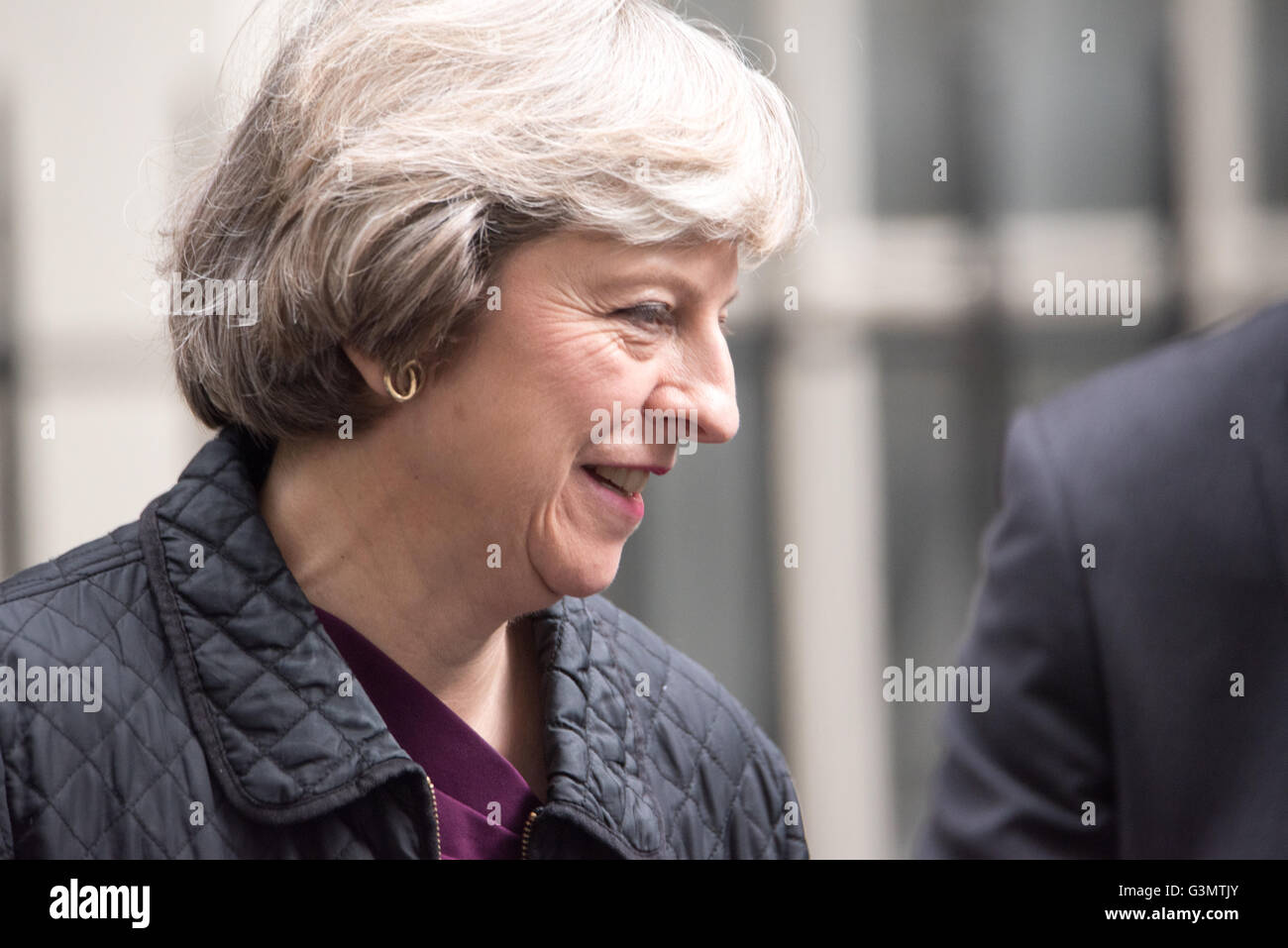 Londra, Regno Unito. 14 Giugno, 2016. Theresa Maggio. Home Secretary, foglie 10 Downing Street Credit: Ian Davidson/Alamy Live News Foto Stock