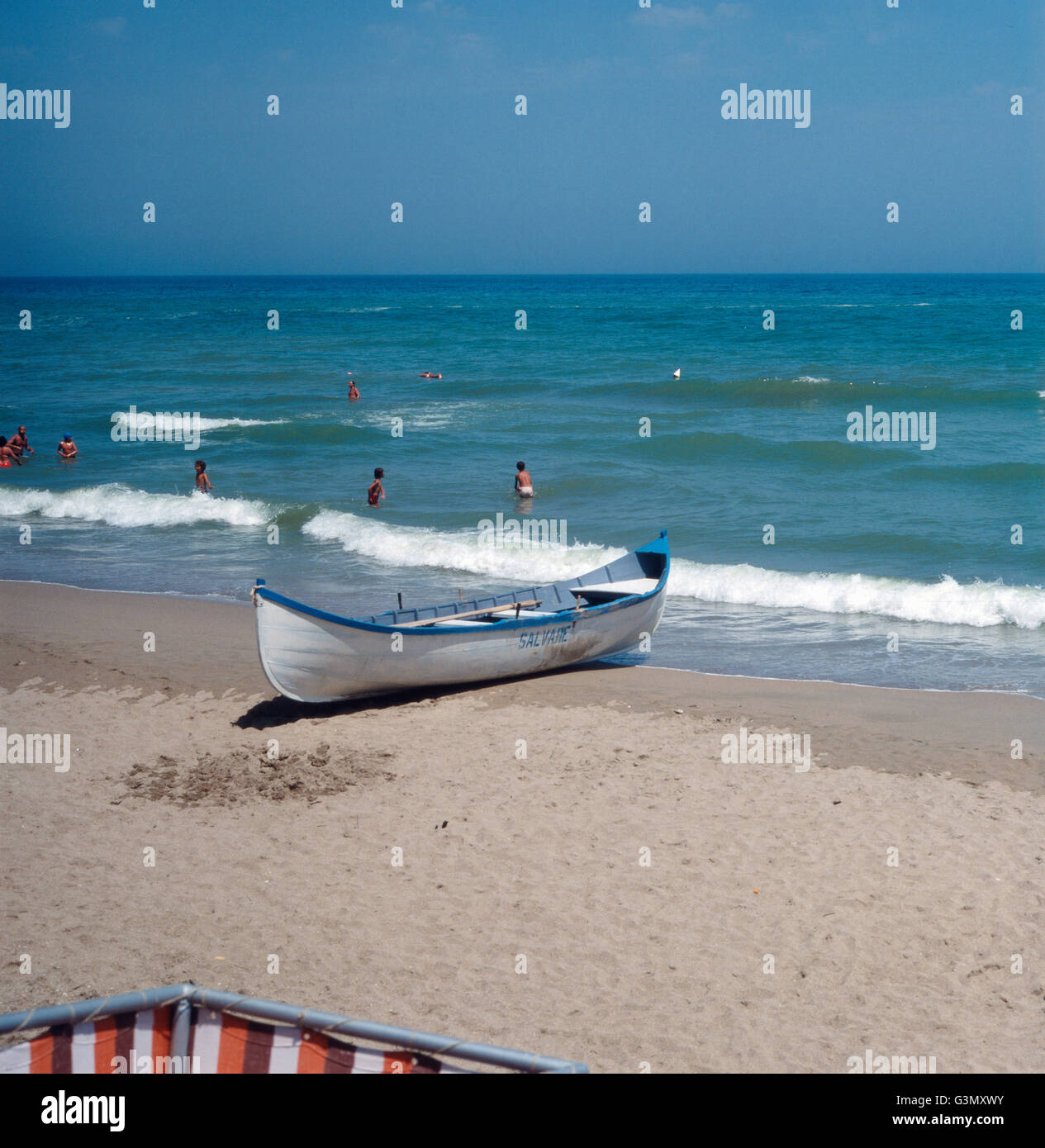Badeurlaub am Strand von Neptun, Rumänien 1970er Jahre. Vacanza al mare sulla spiaggia di Nettuno, la Romania degli anni settanta. Foto Stock
