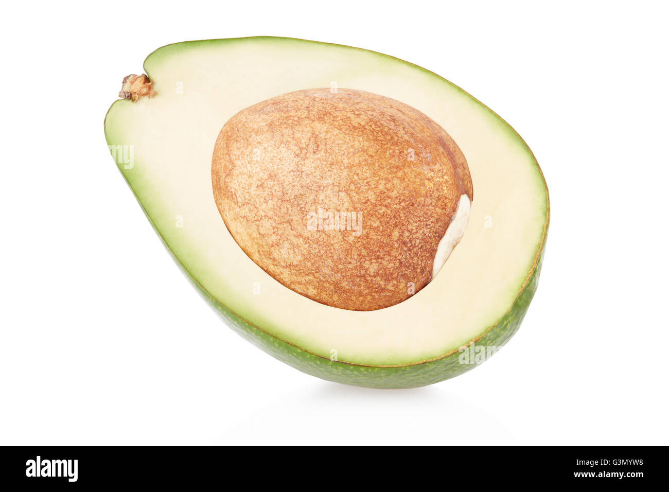 Avocado a metà isolato su bianco, tracciato di ritaglio Foto Stock