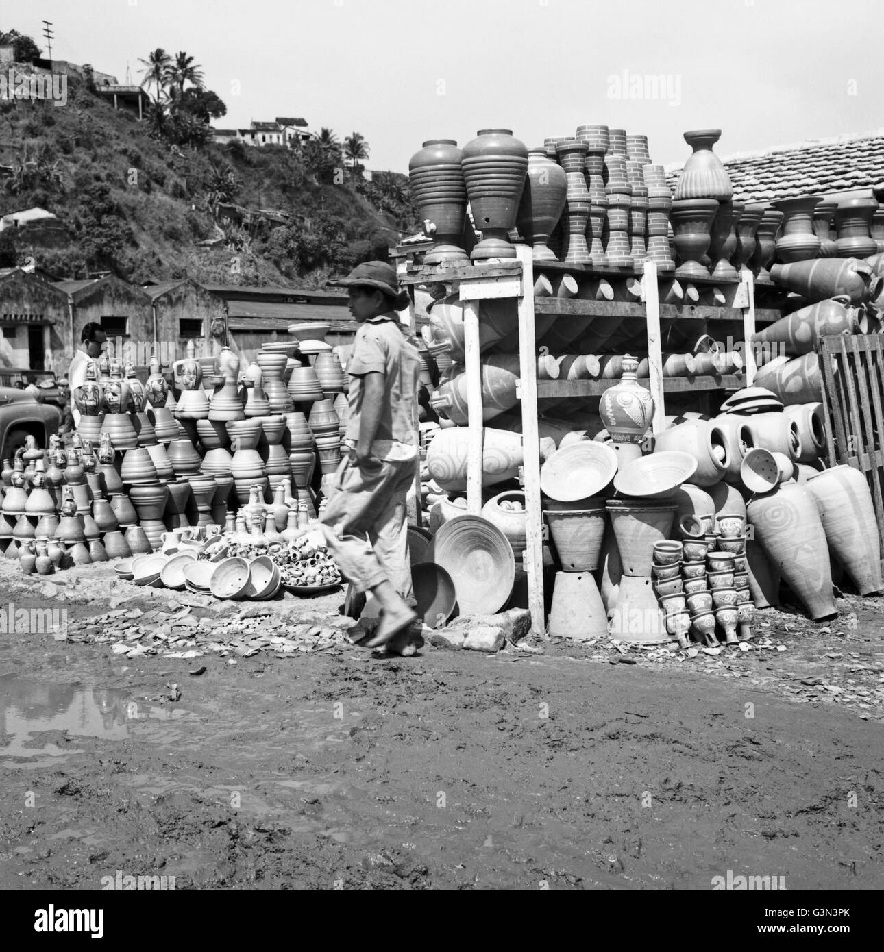 Die Feira de Agua de Meninos in Salvador, Brasilien 1960er. Il Vertice di Feira de Agua de Meninos in Salvador, Brasile 1960s. Foto Stock