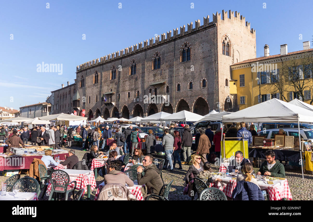 L'Italia, Mantova, Piazza Sordello, il Palazzo Ducale Foto Stock
