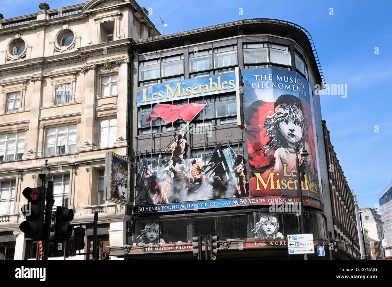Les Miserables al Sondheim Theatre (ex Queen's Theatre), Shaftesbury Avenue, Londra, Inghilterra, Regno Unito. Teatri del West End Foto Stock