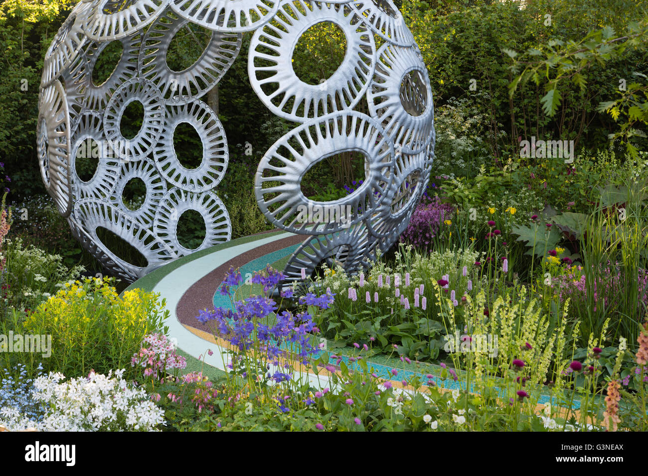 Mostra giardini di RHS Chelsea Flower Show 2016. Brewin Dolphin Garden - Forever Freefolk, Rosy Hardy, designer Foto Stock