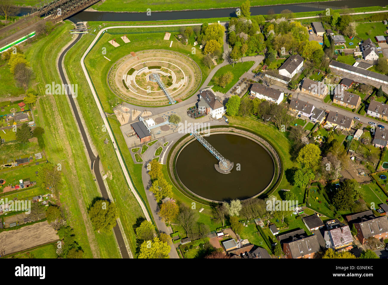 Vista aerea, Berna park Ebelstrasse, Emscher Arte 2010, di trattamento delle acque reflue, chiarificatori, monumento industriale, Bottrop, regione della Ruhr, Foto Stock