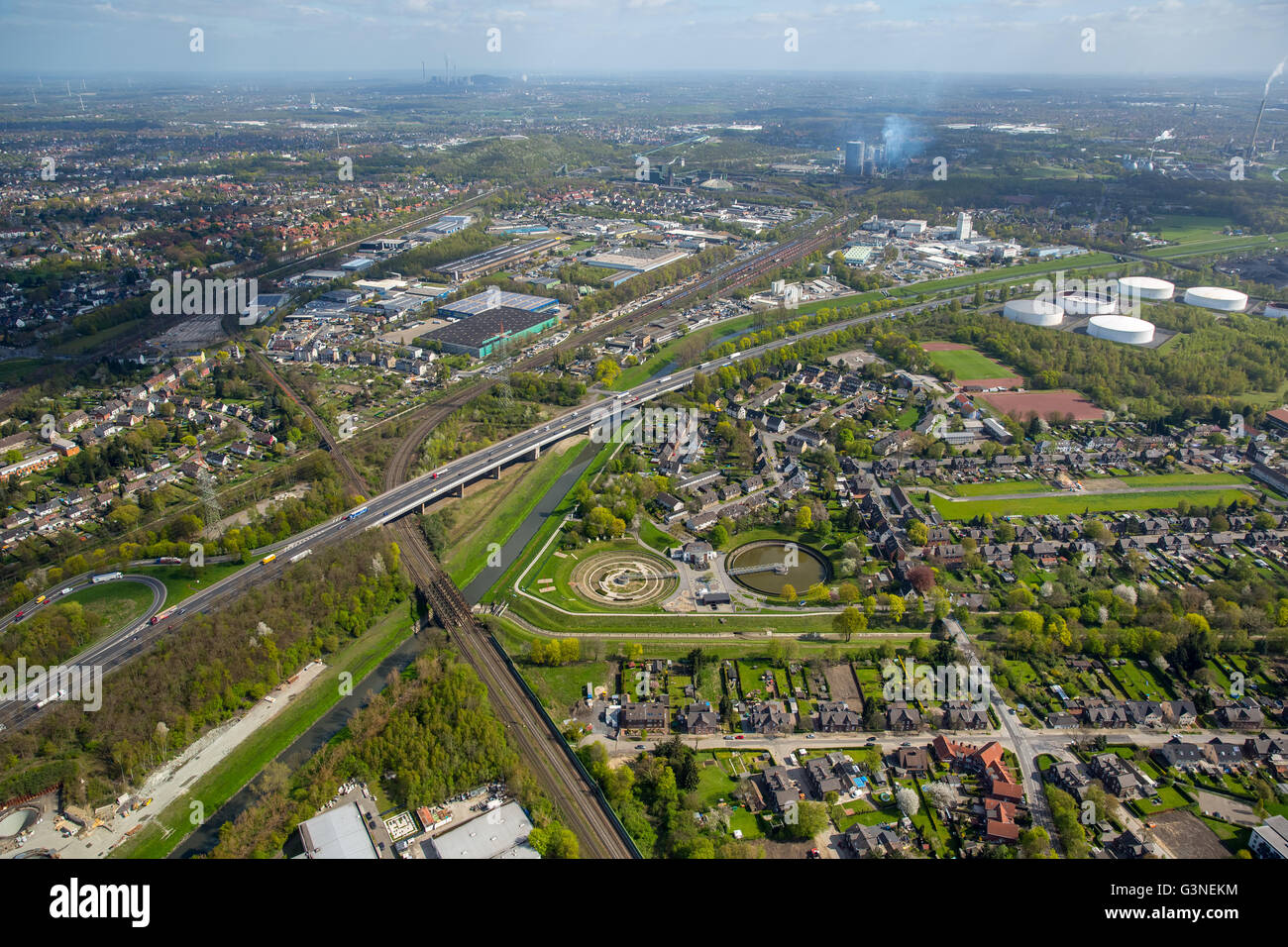 Vista aerea, Berna park Ebelstrasse, Emscher Arte 2010, di trattamento delle acque reflue, chiarificatori, monumento industriale, Bottrop, regione della Ruhr, Foto Stock
