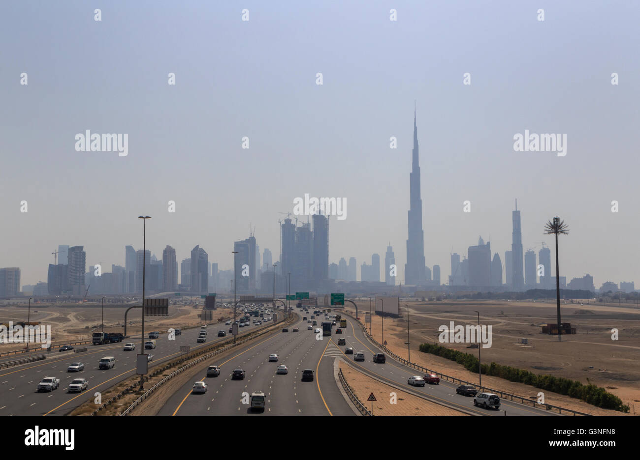 Vista sul paesaggio urbano di Downtown Dubai quartiere da Sheikh Zayed Road Foto Stock
