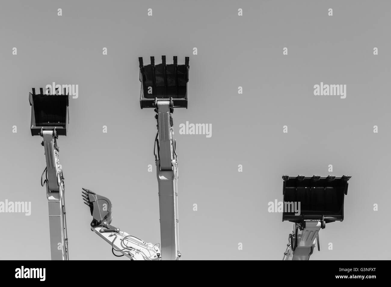Lavori di movimento terra industriali acciaio escavatori benna macchine scomparti closeup foto astratte contro sky. Foto Stock