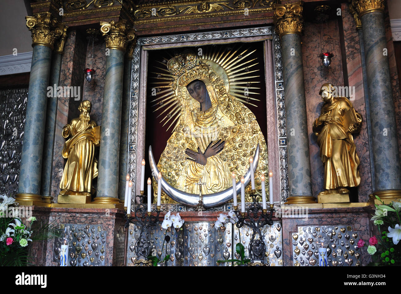 La Madonna della Porta dell Aurora è la pittura di spicco della Beata Vergine Maria a Vilnius, in Lituania. Foto Stock