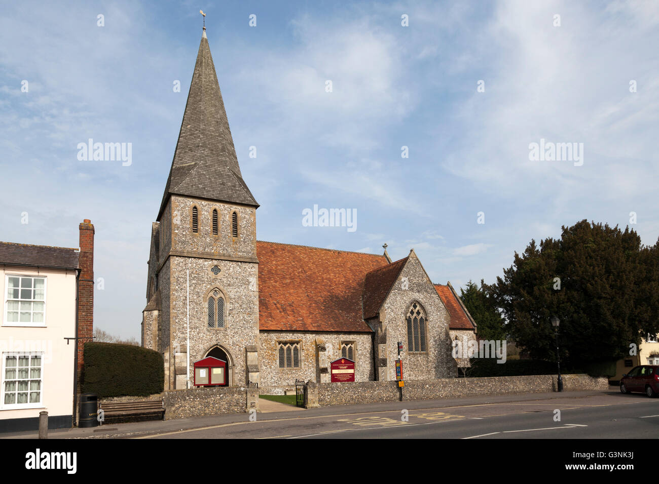 La Chiesa di San Pietro con la guglia shingle, Stockbridge, Hampshire, Inghilterra, Regno Unito, Europa Foto Stock