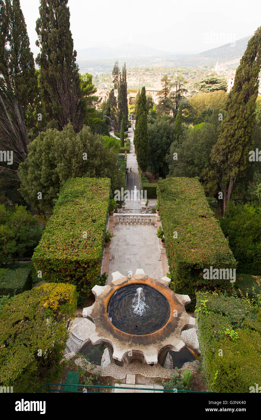 La fontana del Bicchierone e i giardini visto da sopra a Villa d'Este, Tivoli, Lazio, l'Italia, Europa Foto Stock