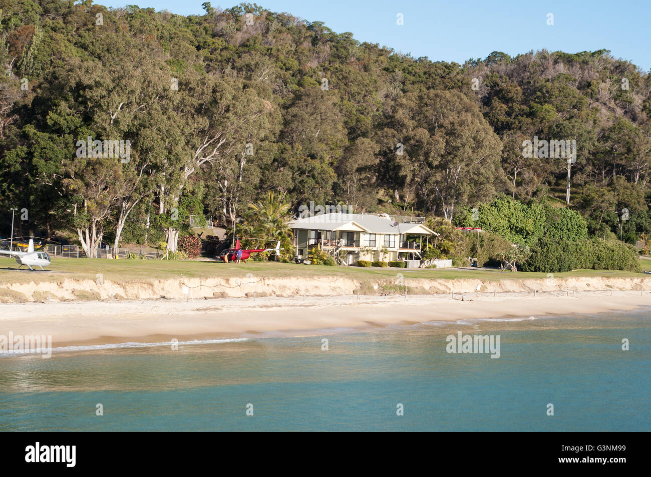 Costa di Tangalooma Island Resort nel Queensland Australia con casa, elicotteri e quattro ruote dirt bike Foto Stock