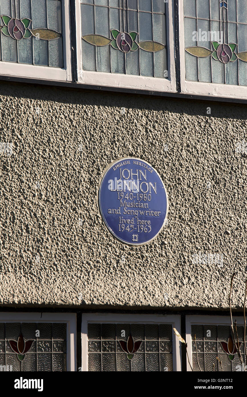Merseyside, Liverpool, Storia dei Beatles, targa blu sul Mendips, 251 Menlove Road casa d'infanzia di Beatle John Lennon Foto Stock