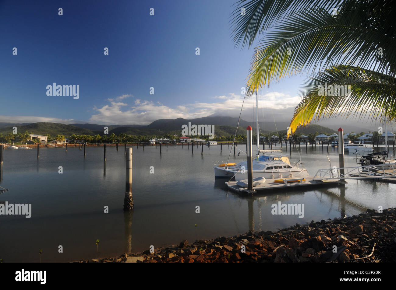 Porta guasta Hinchinbrook marina di sviluppo vicino a Cardwell, North Queensland, Australia. N. PR Foto Stock