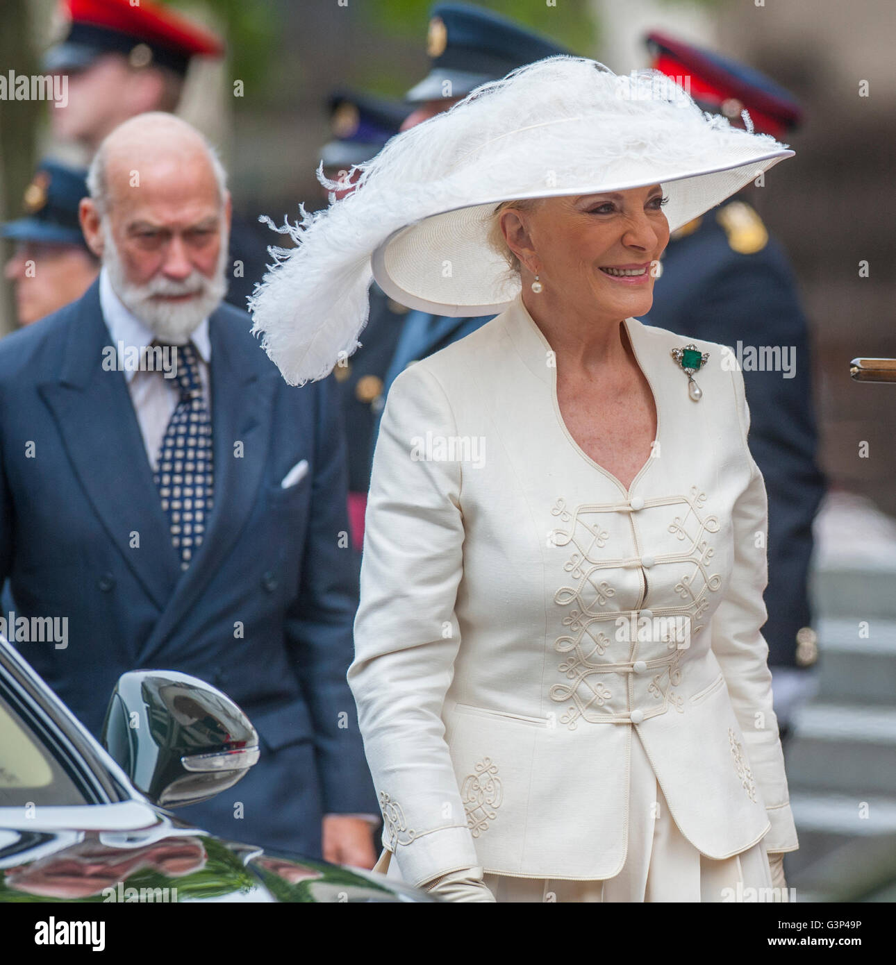 Il principe e la Principessa Michael di Kent frequentando HM Queen's novantesimo compleanno servizio di ringraziamento nella Cattedrale di St Paul. Foto Stock