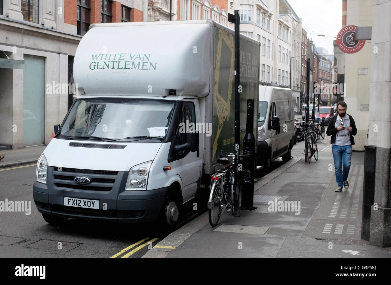 White van con 'White Van Gentleman signage parcheggiato in Soho Londra Foto Stock