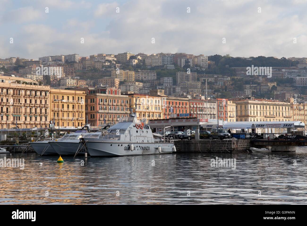Il piccolo porto di Mergellina a Napoli, Italia Foto Stock