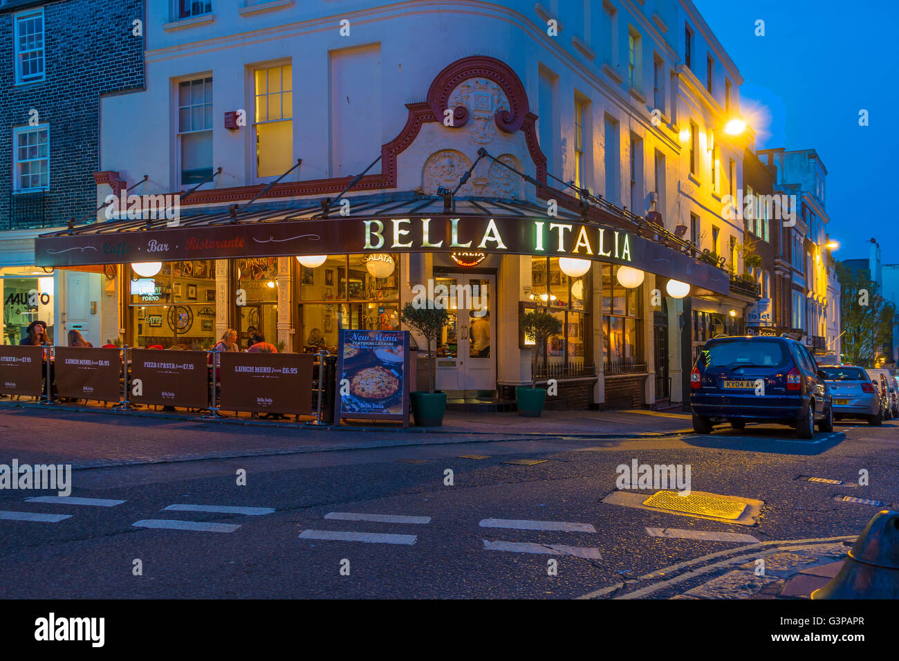 Bella Italia Ristorante Italiano Brighton Inghilterra tempo di notte Foto Stock