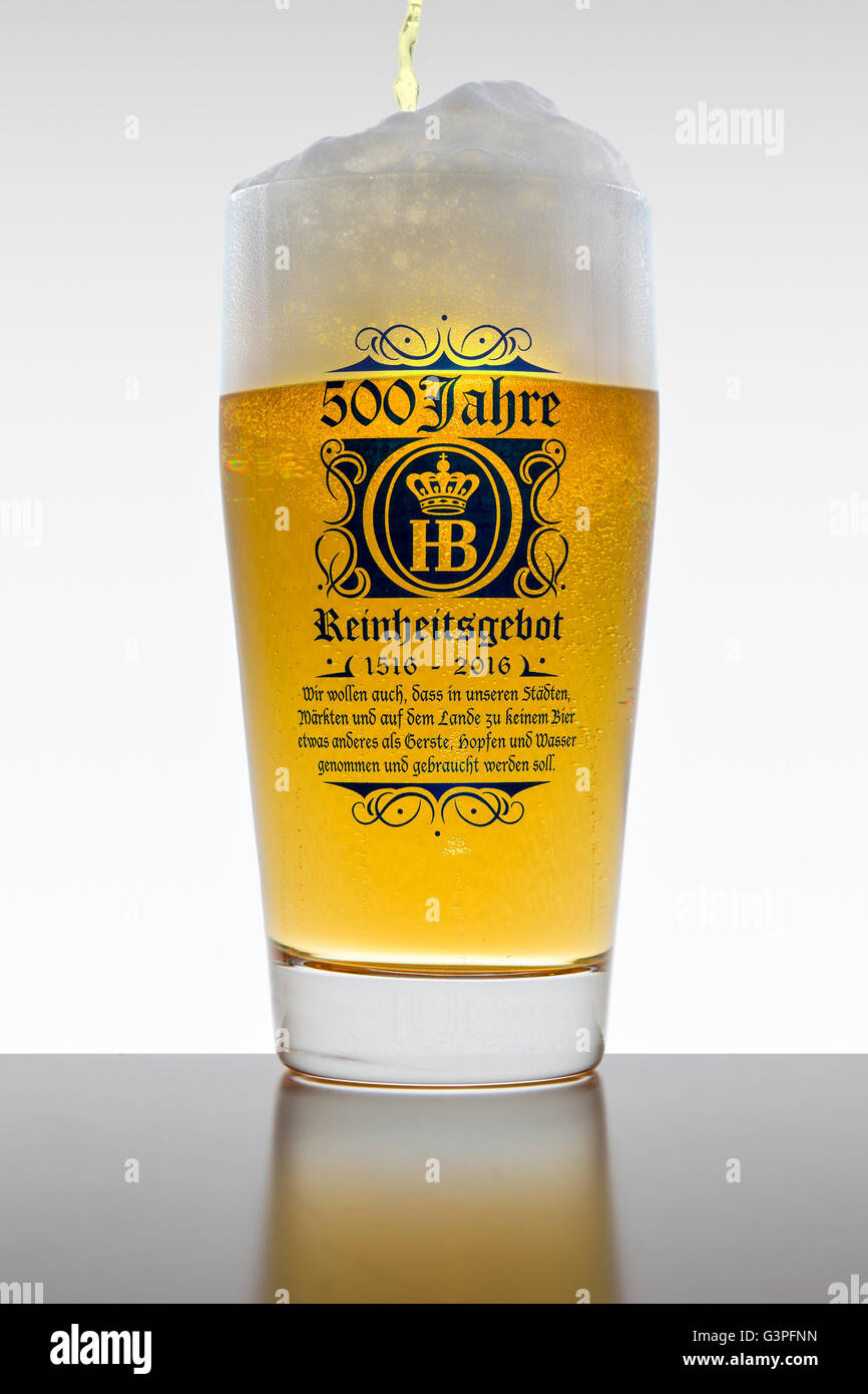 500 anni di Reinheitsgebot - Legge Tedesca sulla Purezza della Birra - serie di disposizioni che limitano gli ingredienti nella produzione di birra. Foto Stock