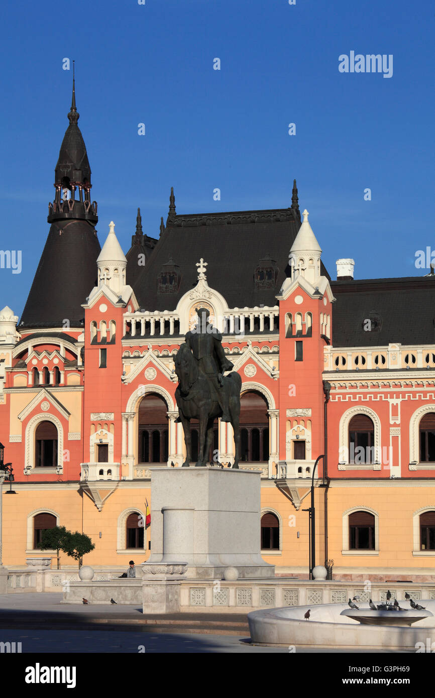 La Romania, Crisana, Oradea, Piata Unirii, la biblioteca della città, Mihai  Viteazul statua Foto stock - Alamy