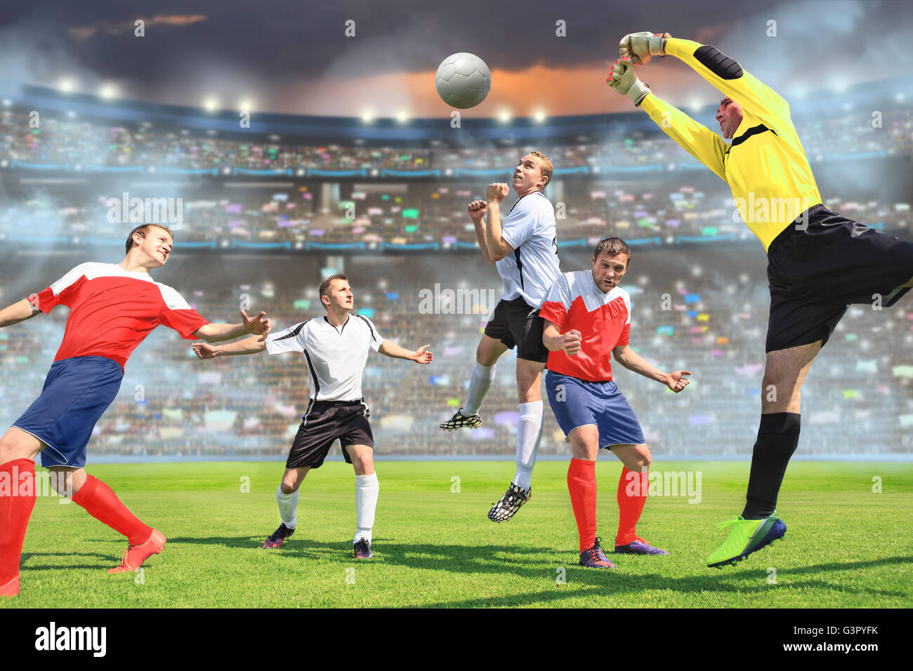 Scene da un calcio o del gioco del calcio con lettore maschio Foto Stock