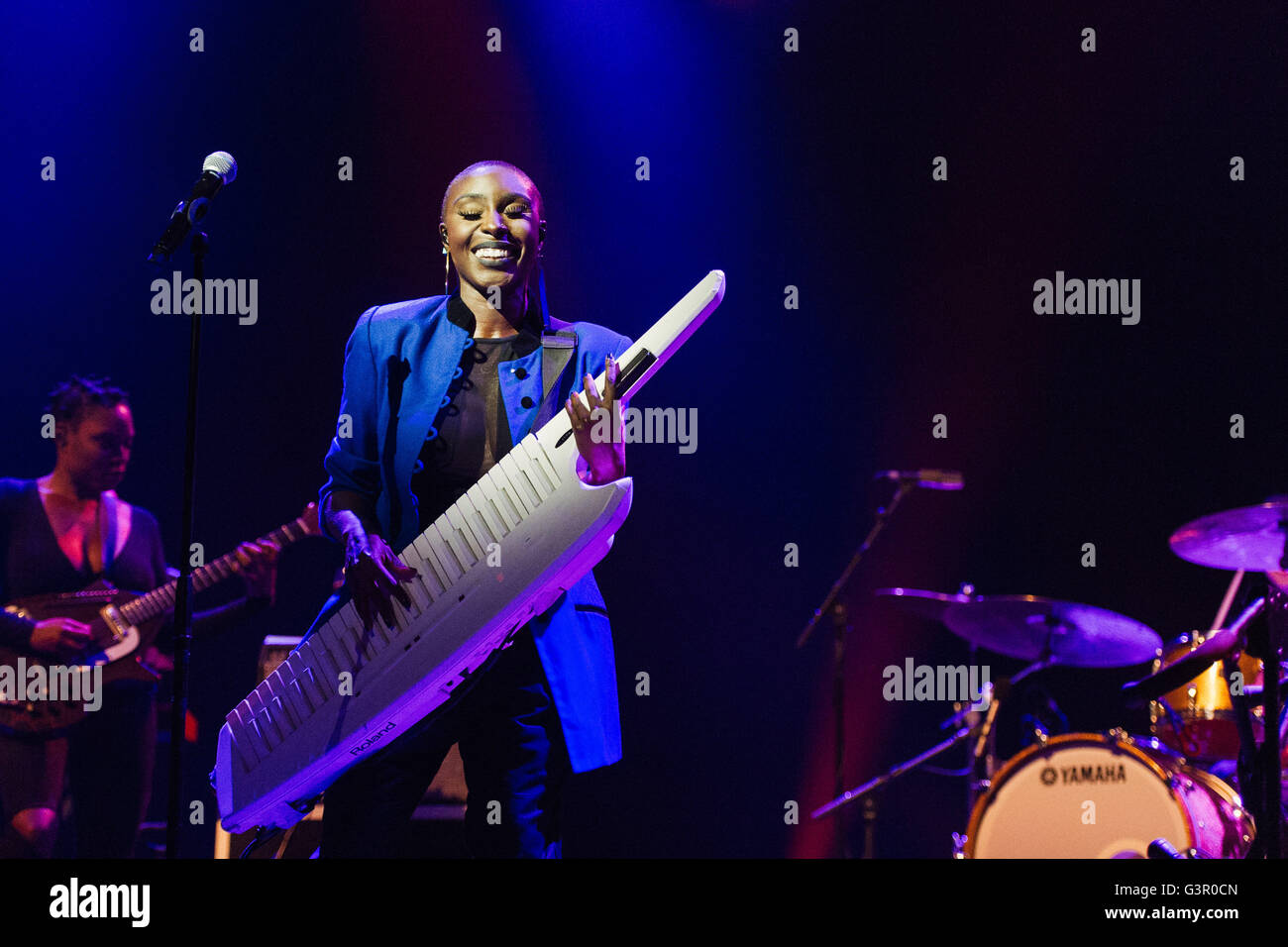 Laura Mvula esegue al Wales Millennium Centre di Cardiff Bay come parte inaugurale del Festival della voce. Foto Stock