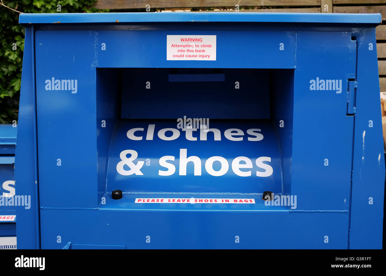 Consiglio di vestiti e scarpe Banca di riciclaggio a Brighton Regno Unito Foto Stock