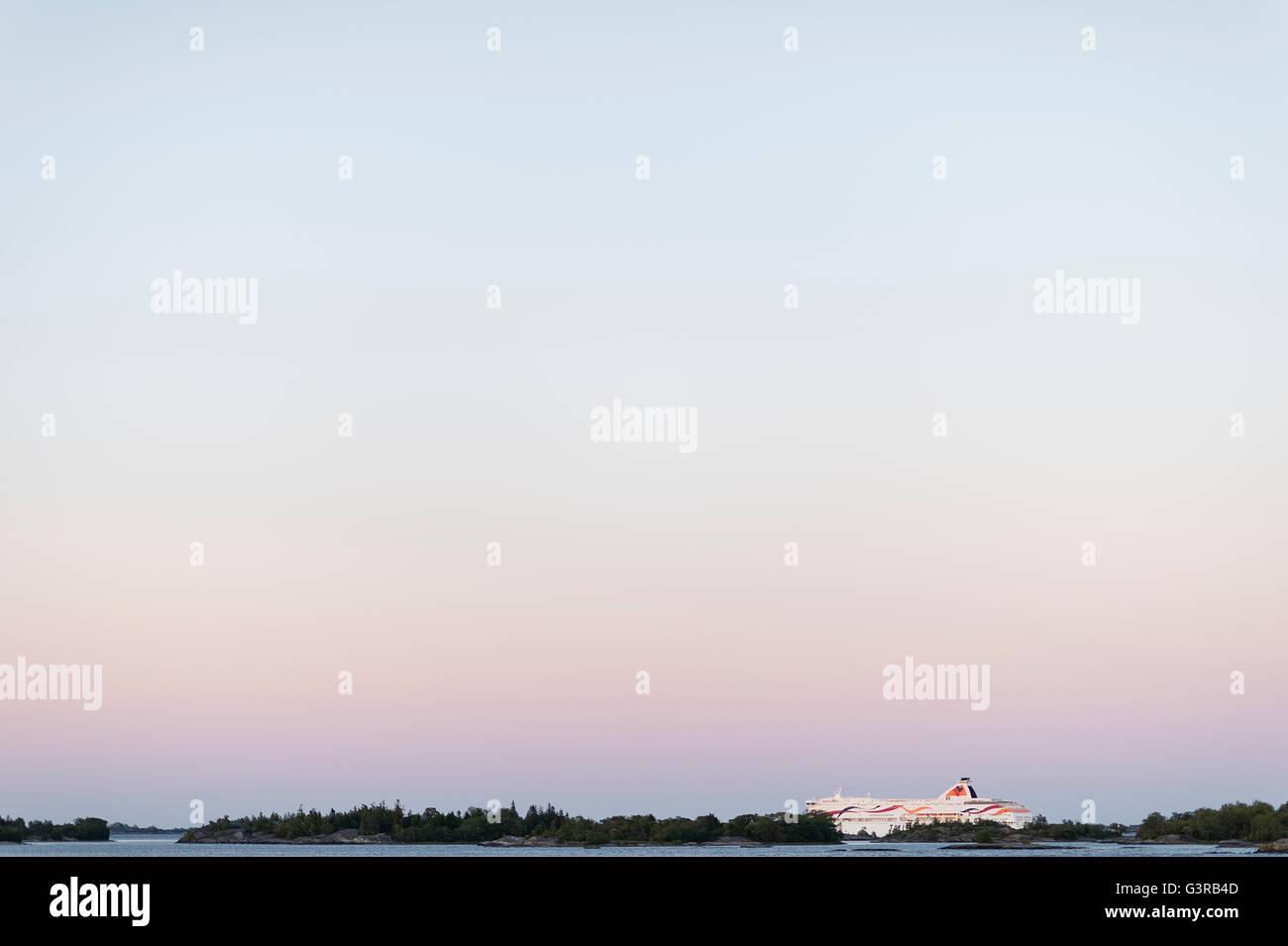 La Svezia, arcipelago di Stoccolma, Uppland, Fejan, Vista del cielo all'alba Foto Stock