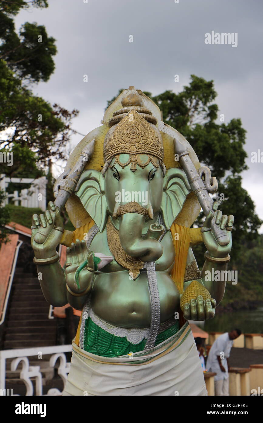 Mauritius Grand Bassin, Ganga Talao, statua di Ganesha accanto al lago sacro Foto Stock