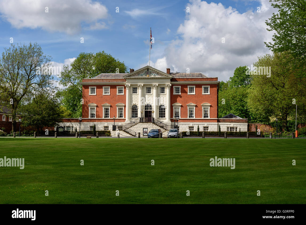 Il Warrington town hall progettata dall architetto James Gibbs si trova a Warrington, Inghilterra. Foto Stock