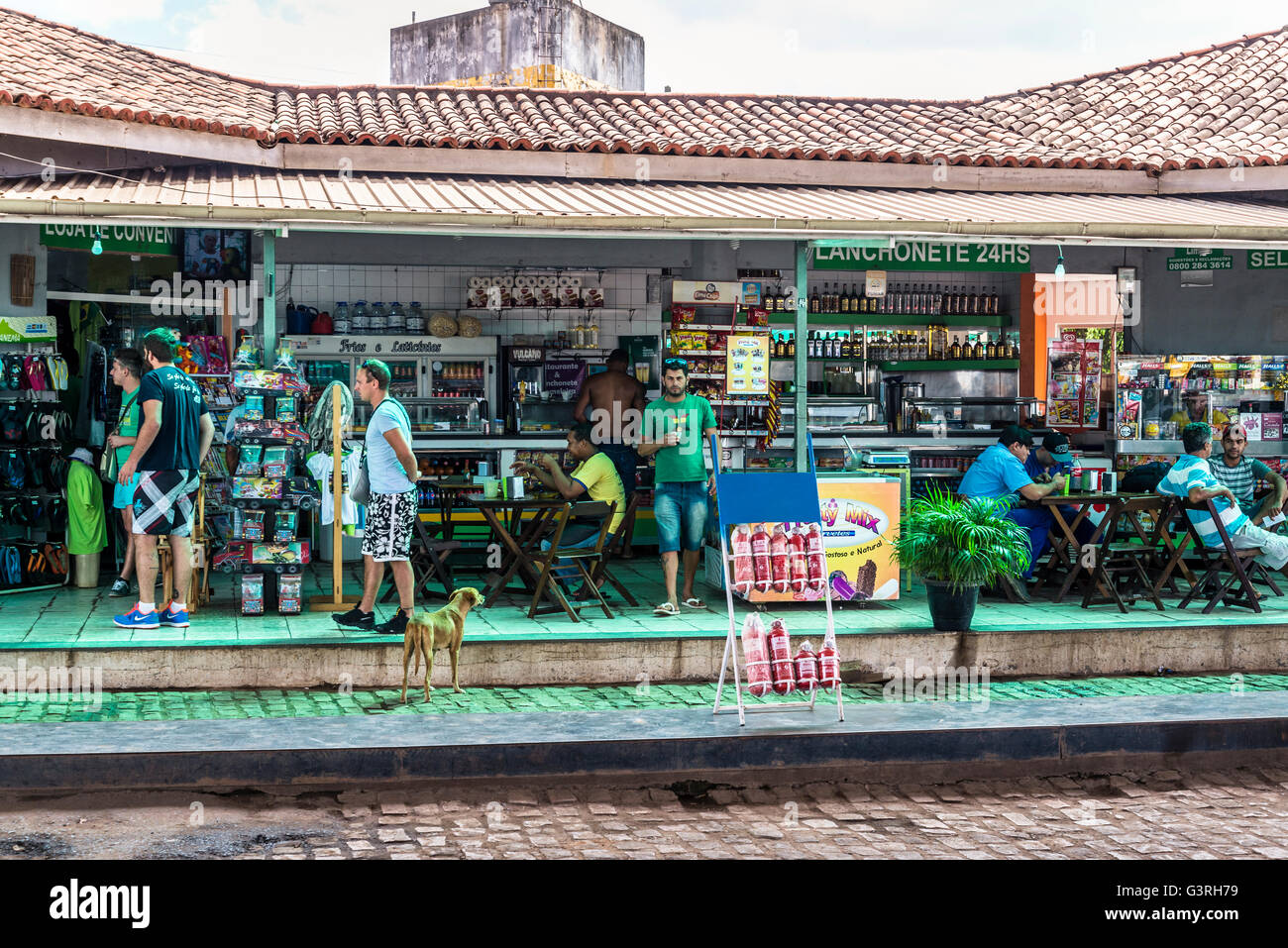 Minimarket e cafe in corrispondenza di una stazione di benzina, Chapada Diamantina, Bahia, Brasile Foto Stock