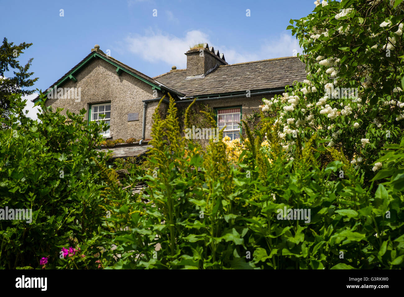 CUMBRIA, Regno Unito - 30 Maggio 2016: gli splendidi giardini del Hill Top - XVII secolo la casa una volta a casa per bambini autore Beatrix Pott Foto Stock