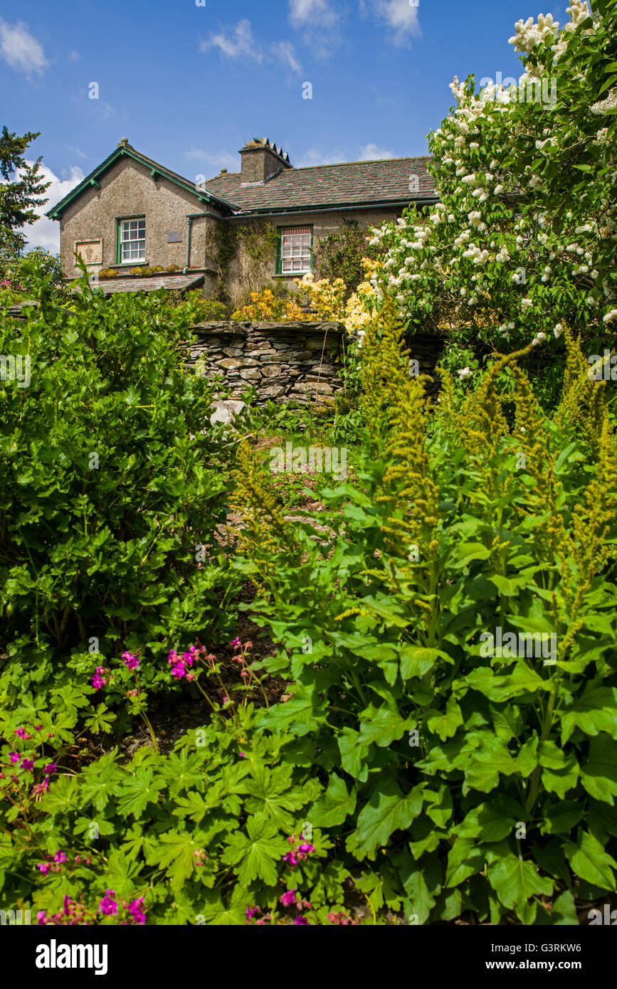 CUMBRIA, Regno Unito - 30 Maggio 2016: gli splendidi giardini del Hill Top - XVII secolo la casa una volta a casa per bambini autore Beatrix Pott Foto Stock