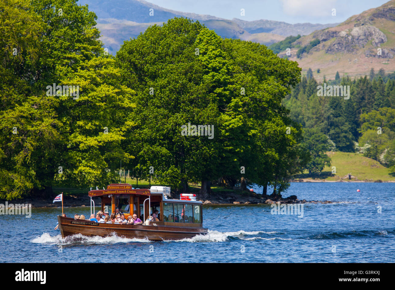 CUMBRIA, Regno Unito - 29 Maggio 2016: turisti godendo di una crociera sul lago Windermere nel Lake District, il 29 maggio 2016. Foto Stock