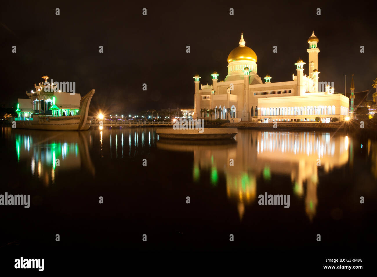 Splendida moschea di notte Foto Stock