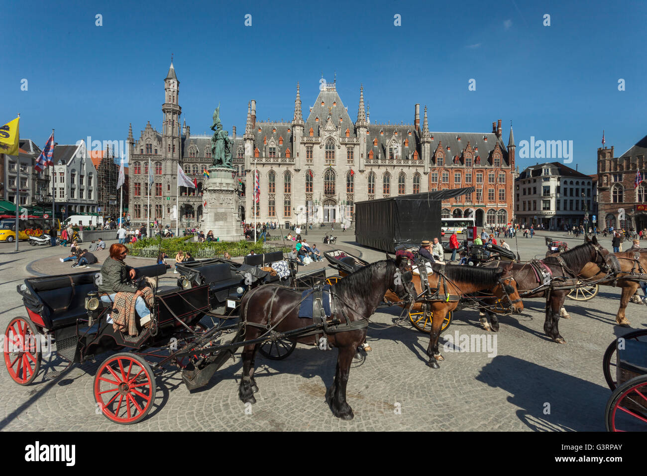 Carrelli sulla piazza del mercato di Bruges, Belgio. Foto Stock
