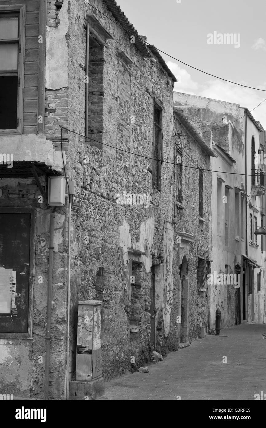 Bianco e nero colpo di vecchie case di Chania a Creta Grecia Foto Stock