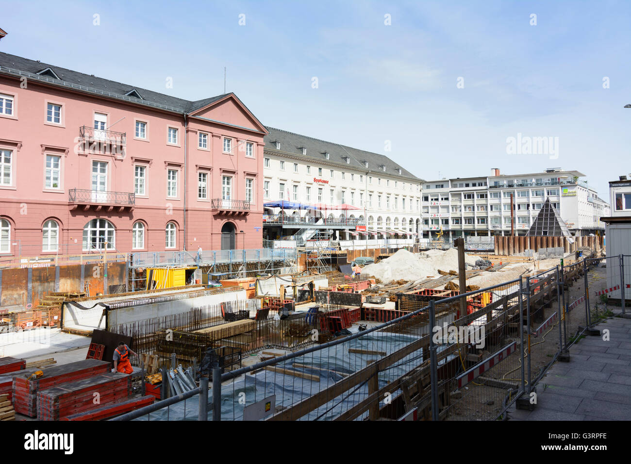 La costruzione della ferrovia leggera ' soluzione combinata ' al mercato, Germania, Baden-Württemberg, Kraichgau-Stromberg, Karlsr Foto Stock