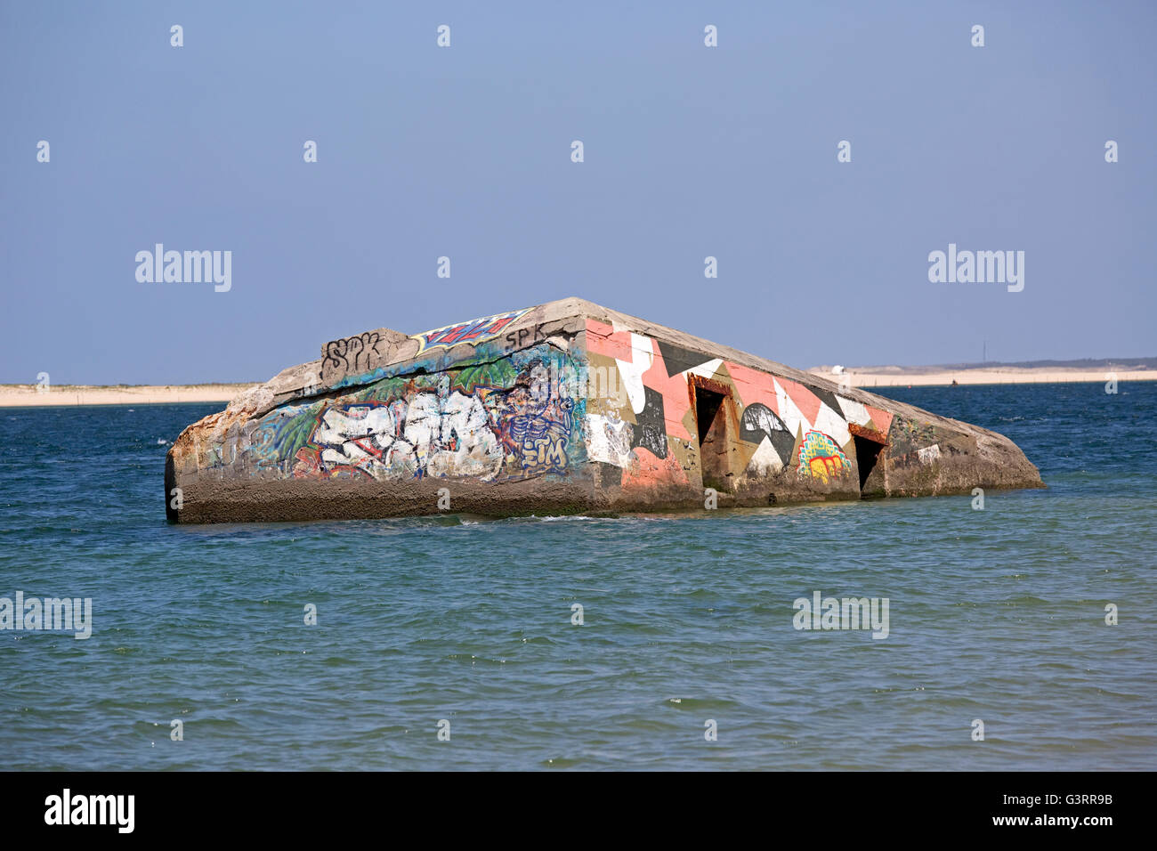 Fortificazioni costiere coperto di graffiti duna del Pyla Francia meridionale Foto Stock