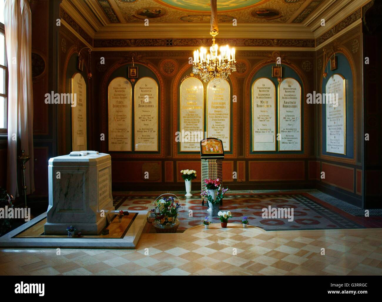 San Pietroburgo Russia. ultimo luogo di sepoltura di assassinato Tsar Nicholas II e famiglia di santi Pietro e Paolo cattedrale Foto Stock