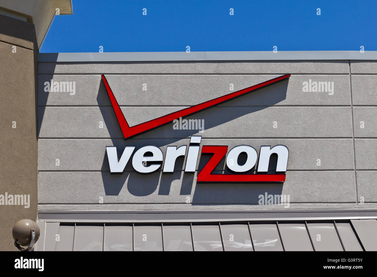 Indianapolis - Circa nel maggio 2016: Verizon Wireless punto vendita V Foto Stock