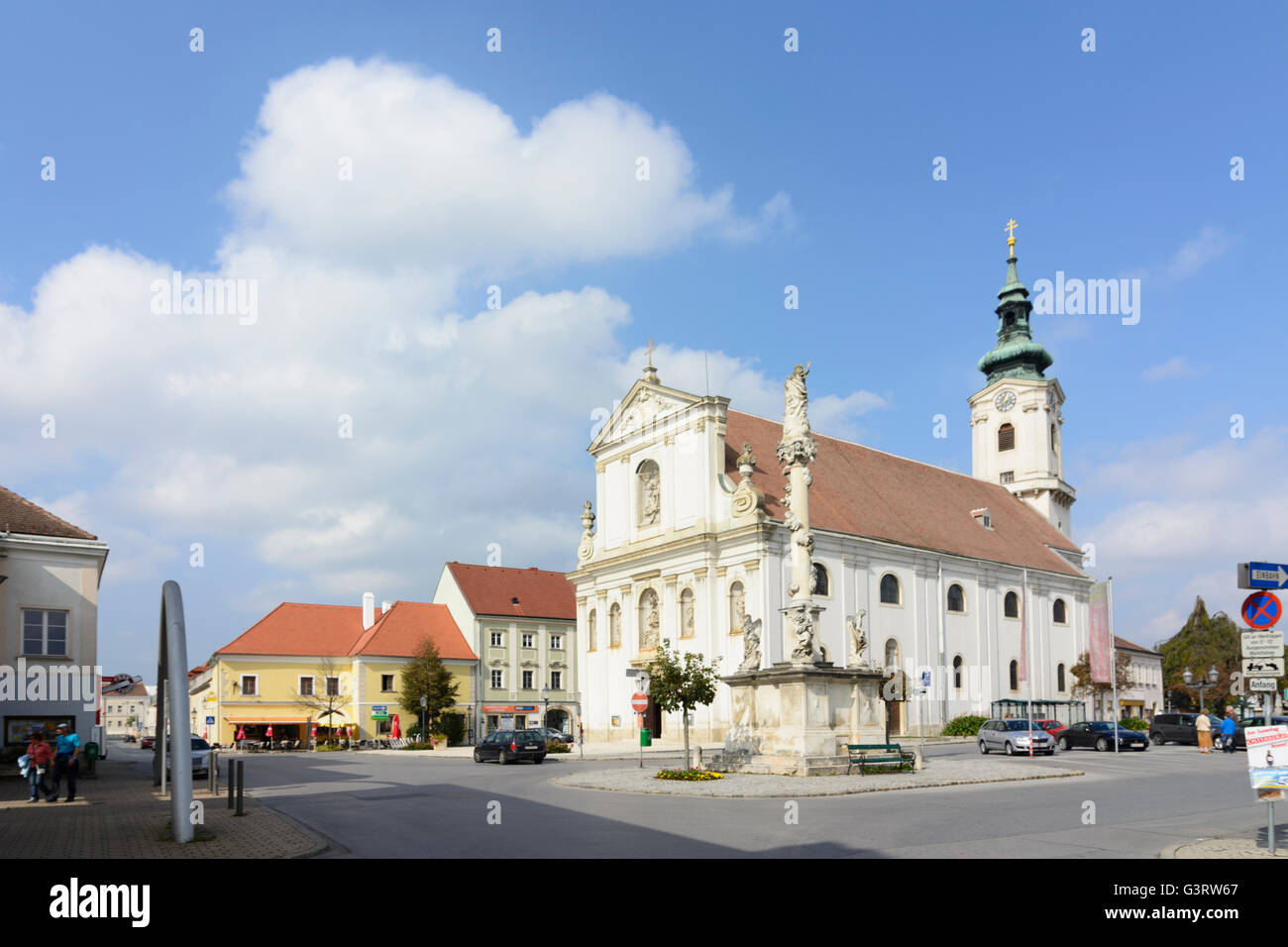 La piazza principale, la Chiesa, colonna mariana, Austria, Niederösterreich, Bassa Austria, Donau, Bruck an der Leitha Foto Stock