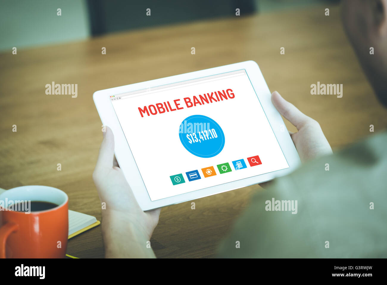 Tablet Pc con mobile banking applicazione su una schermata Foto Stock
