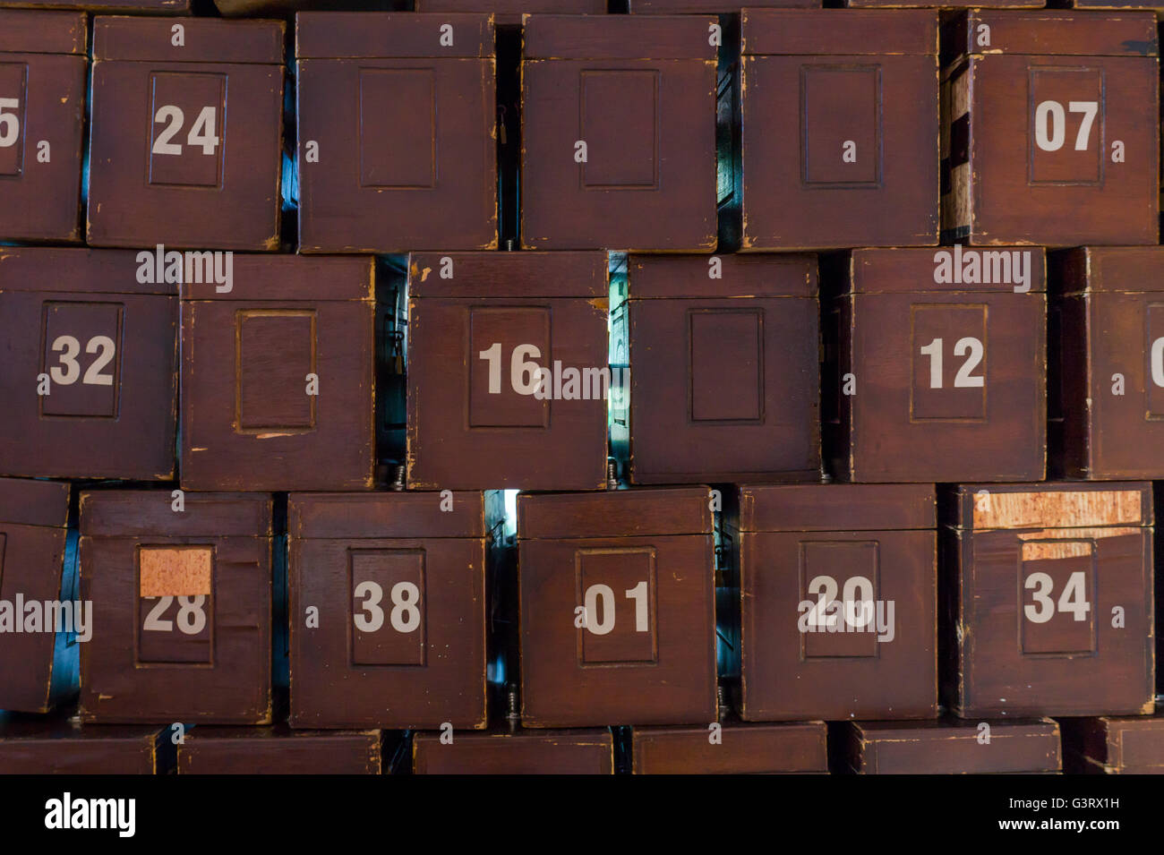 Pila di della moschea casella di carità come sfondo Foto Stock